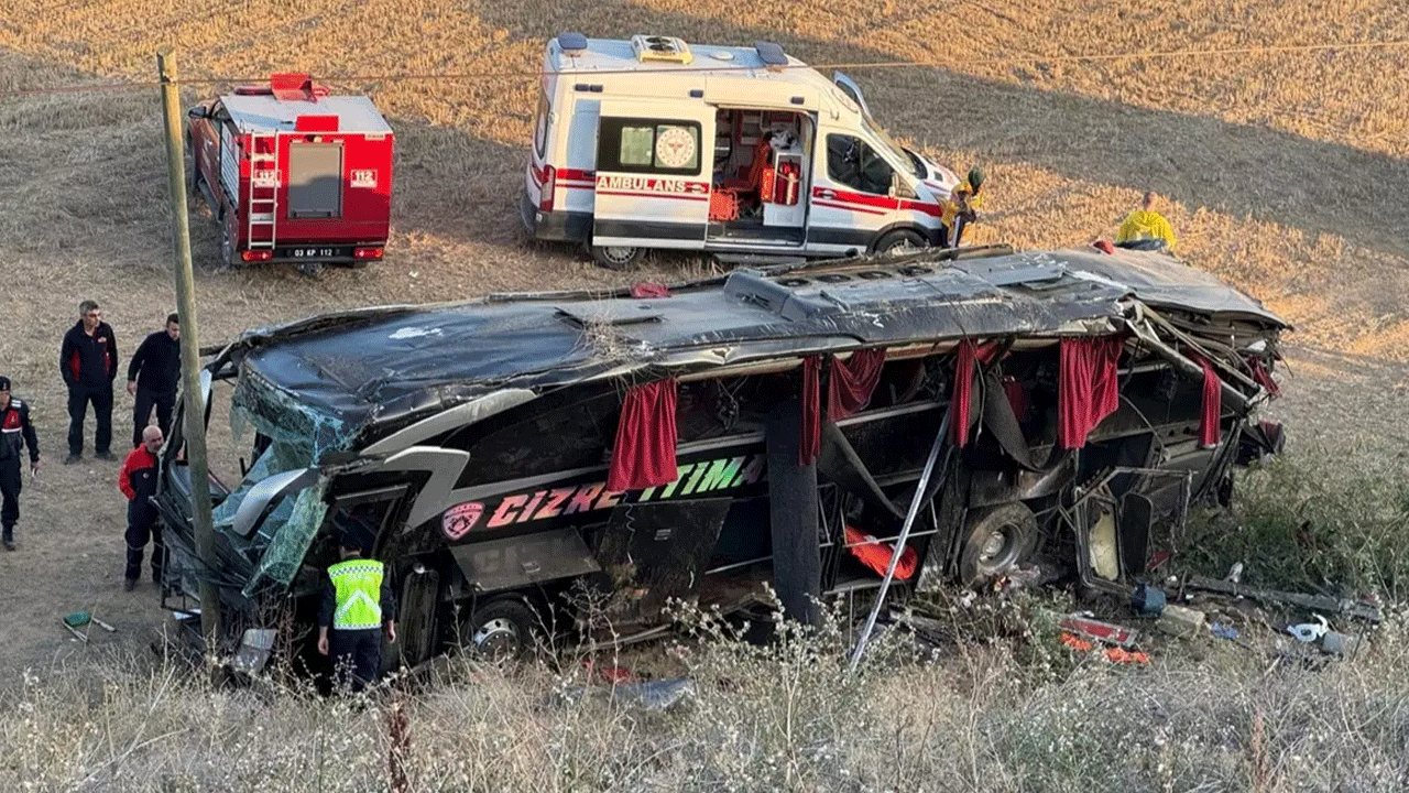 Türkiye yeni güne yüreği ağzında uyandı! Yolcu otobüsü devrildi