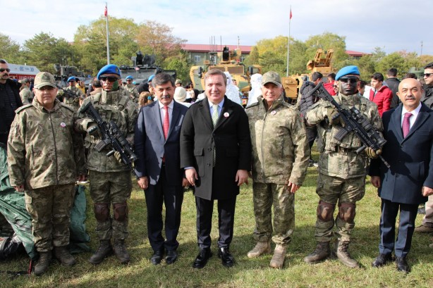 Foto - Türkiye, yerli ve milli gösteri yaptı! Erzincan'da Mehmetçik sergisi büyüledi...