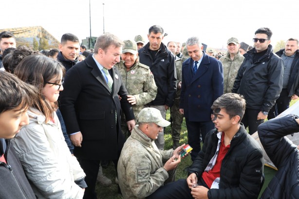 Foto - Türkiye, yerli ve milli gösteri yaptı! Erzincan'da Mehmetçik sergisi büyüledi...
