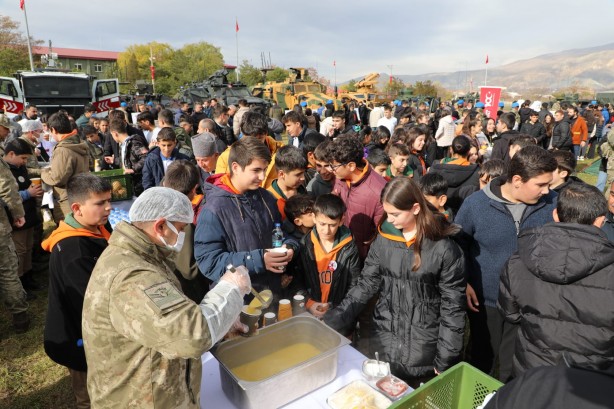 Foto - Türkiye, yerli ve milli gösteri yaptı! Erzincan'da Mehmetçik sergisi büyüledi...