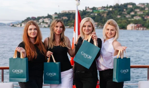 Foto - Türkiye'de 110 bin kişiyi dolandırıp kaçtı! Bir 'Tosuncuk' vakası daha