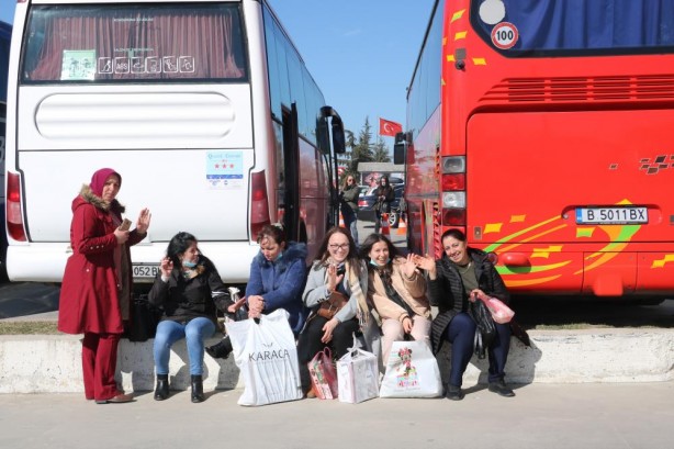Foto - Türkiye'de alışveriş yapmak için otobüs kaldırdılar!