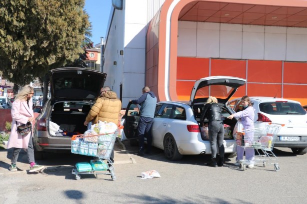 Türkiye'de alışveriş yapmak için otobüs kaldırdılar!