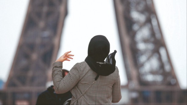 Foto - Türkiye'de 'başörtüsü' rezaleti! 28 Şubat kafası bitmedi gitti