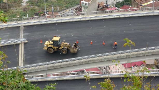 Foto - Türkiye’de benzeri az! Trabzon’daki Yolun Özelliği Şaşırtıyor