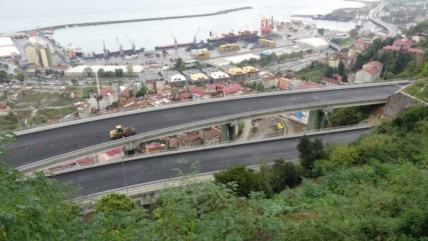 Foto - Türkiye’de benzeri az! Trabzon’daki Yolun Özelliği Şaşırtıyor