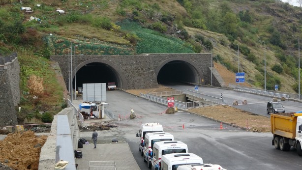 Türkiye’de benzeri az! Trabzon’daki Yolun Özelliği Şaşırtıyor
