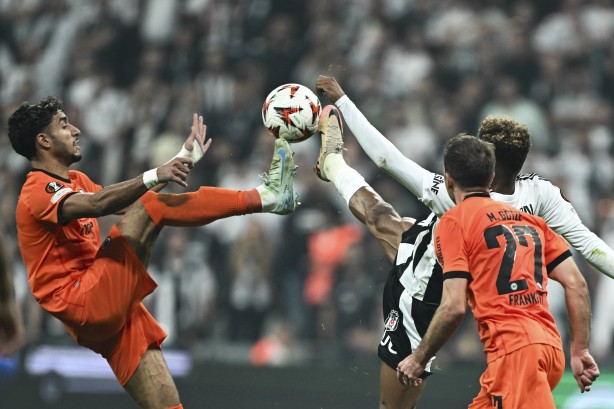 Foto - Türkiye’de bir ilk: Yine Beşiktaş taraftarı yaptı: Futbolcuların yapamadığını yaptılar! Kulak ağrısı ihtimali gündemde…