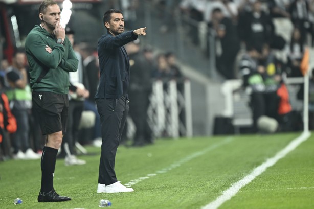 Foto - Türkiye’de bir ilk: Yine Beşiktaş taraftarı yaptı: Futbolcuların yapamadığını yaptılar! Kulak ağrısı ihtimali gündemde…