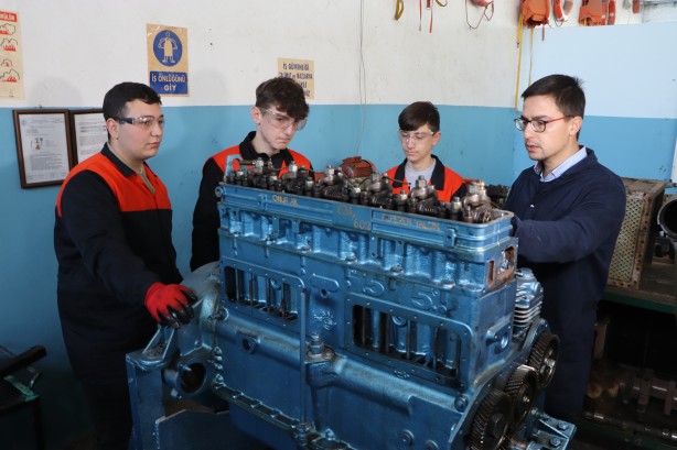 Foto - Türkiye'de bu liseden mezun olan zengin oluyor! 2 bin dolarla işbaşı yapıyorlar