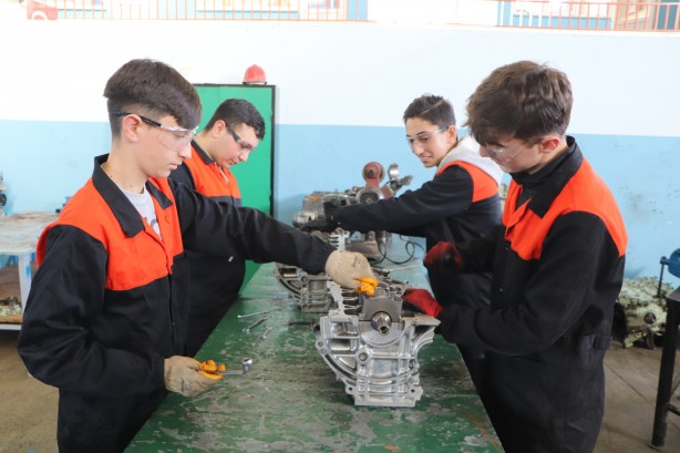 Foto - Türkiye'de bu liseden mezun olan zengin oluyor! 2 bin dolarla işbaşı yapıyorlar