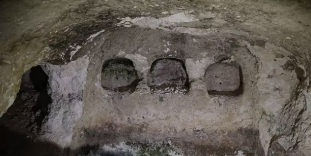 Foto - Türkiye'de büyük ses getirecek keşif! Van'da ilk defa görülen mezarı Jandarma korumaya aldı