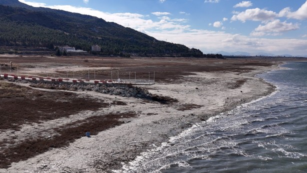 Foto - Türkiye’de büyüklüğüyle 7. sırada bulunuyor! Dronla görüntülendi! O gölümüz can çekişiyor!