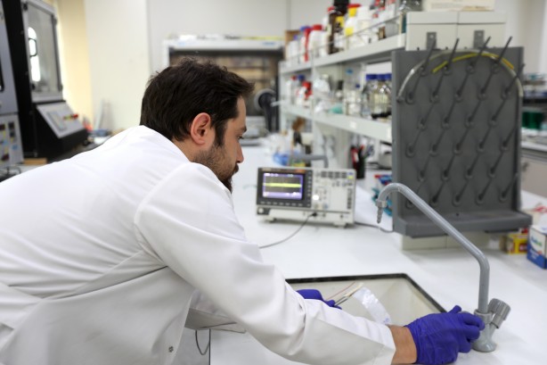 Foto - Türkiye'de geliştirildi! İşte elektrik üreten kumaş