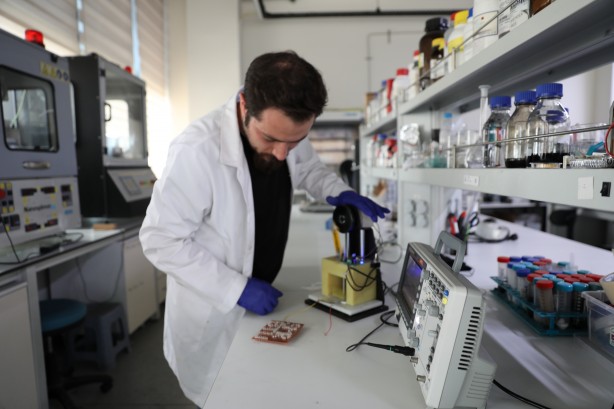 Türkiye'de geliştirildi! İşte elektrik üreten kumaş