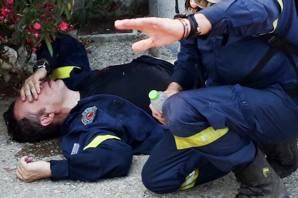 Foto - Türkiye'de hala devam ederken bu kez Yunanistan'da görüldü! Tam bir felaket