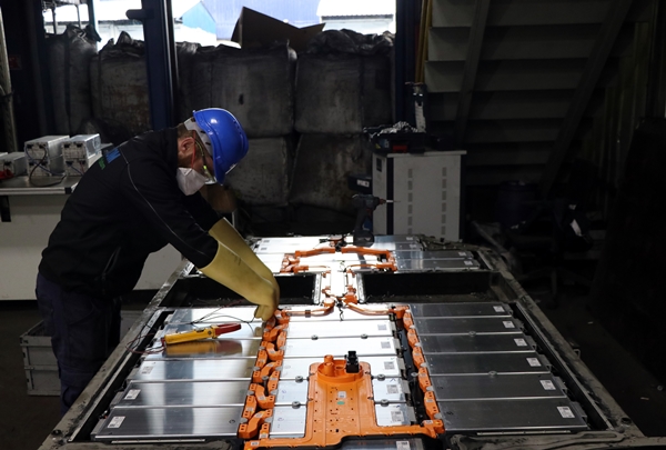 Türkiye'de ilk defa yapıldı... ''Kritik ham madde'' elde edildi