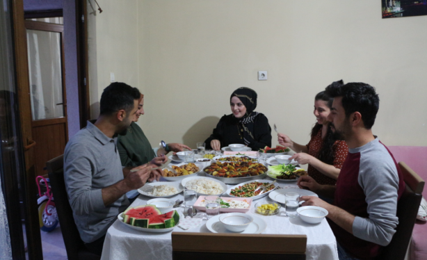 Foto - Türkiye'de ilk iftar Şemdinli'de yapıldı