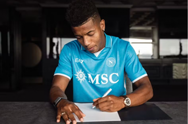 Foto - Türkiye’de olsa "Avrupa’ya rezil olduk" diye tepinirlerdi! İtalya’da yıldız futbolcu neye uğradığını şaşırdı