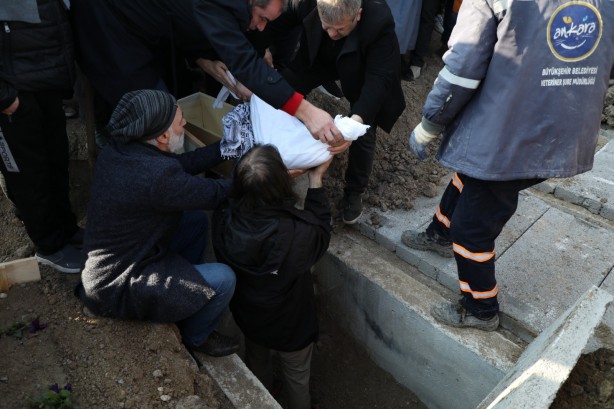 Foto - Türkiye'de şehit olan biri bebek 3 Filistinli defnedildi!