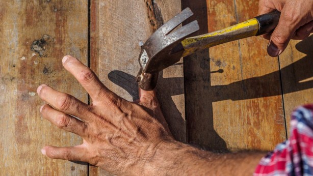 Foto - Türkiye'de, tadilat yapan adamın evinin altından çıktı! Çekicinin ucuna takıldı ve… 