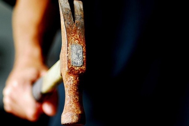 Foto - Türkiye'de, tadilat yapan adamın evinin altından çıktı! Çekicinin ucuna takıldı ve… 