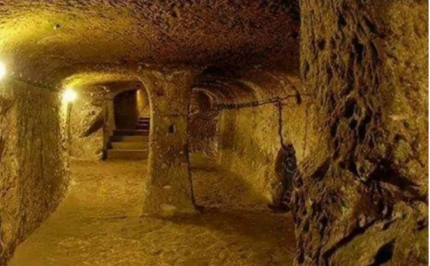 Foto - Türkiye'de, tadilat yapan adamın evinin altından çıktı! Çekicinin ucuna takıldı ve… 