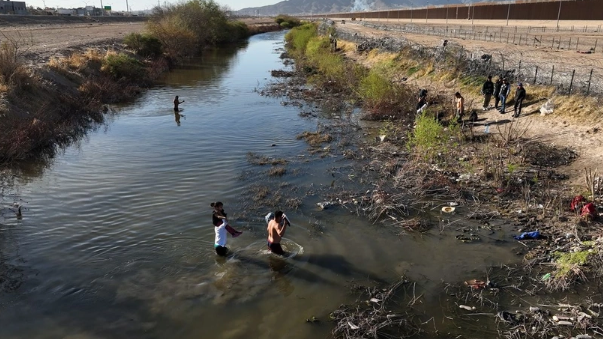 Foto - Türkiye'de Van Amerika'da Texas! Yasa dışı göçle mücadele