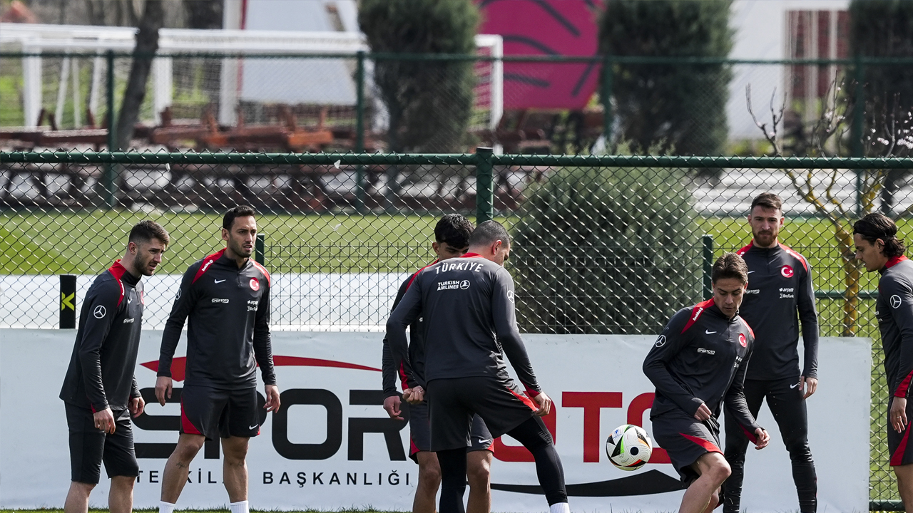 Foto - Türkiye'deki gariplik bu: Duyan şaşkın: Yeniden mi gerçekten! Şaka mı bu Montella!