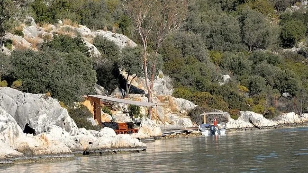 Foto - Türkiye’deki İngilizin uyanıklığı pes dedirtti! Kekova’da mühürlenen kaçak villasını bakın ne yapmış 