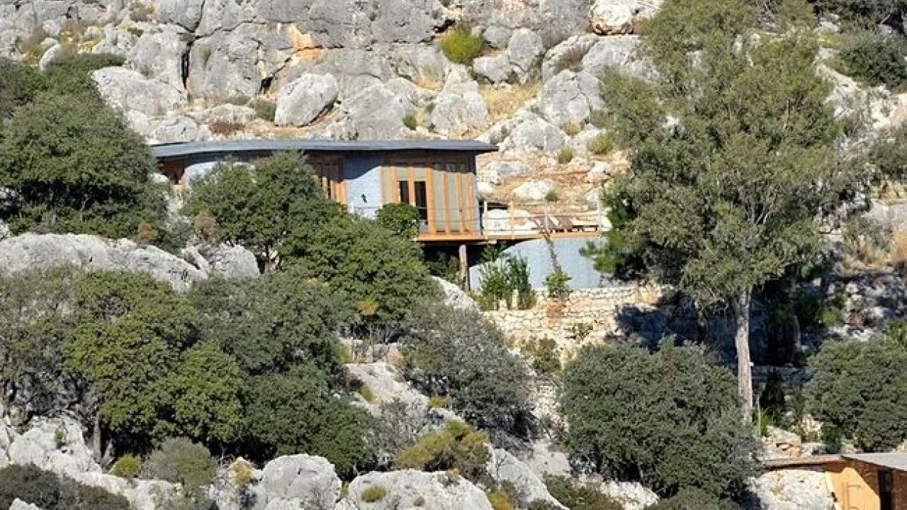 Foto - Türkiye’deki İngilizin uyanıklığı pes dedirtti! Kekova’da mühürlenen kaçak villasını bakın ne yapmış 