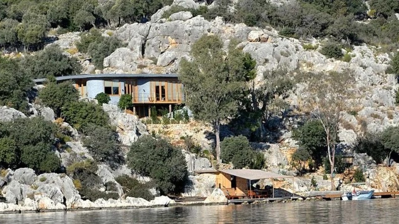 Foto - Türkiye’deki İngilizin uyanıklığı pes dedirtti! Kekova’da mühürlenen kaçak villasını bakın ne yapmış 