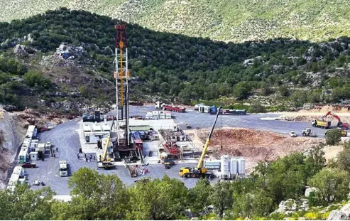 Foto - Türkiye'deki o dağın altından petrol üstüne petrol fışkırıyor