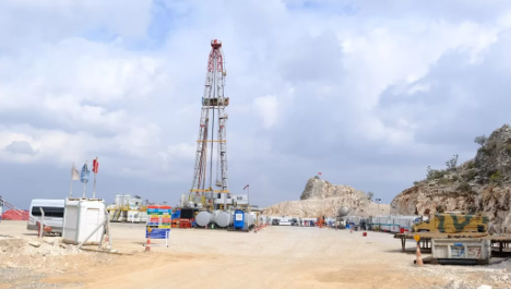 Foto - Türkiye'deki o dağın altından petrol üstüne petrol fışkırıyor! Oluk oluk akıyor