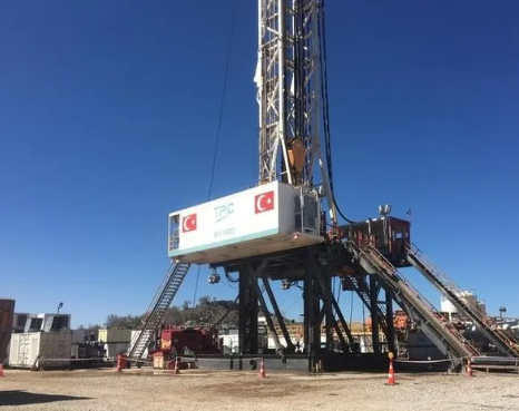 Foto - Türkiye'deki o dağın altından petrol üstüne petrol fışkırıyor! Oluk oluk akıyor