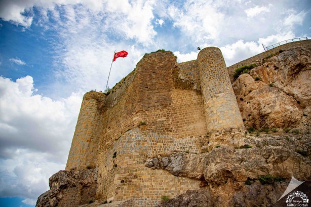 Foto - Türkiye'deki o tarihi kalenin altında dev rezerv! Çıkarmak için bölgeye gidildi, konuşulan rakam inanılmaz