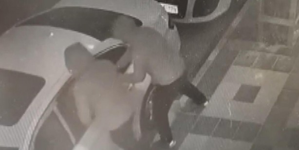 Foto - 10 Otomobilin 10'u da aynı marka! Çalma girişimi: O anlar kaydedildi! Söküp binlerce rakama satıyorlar