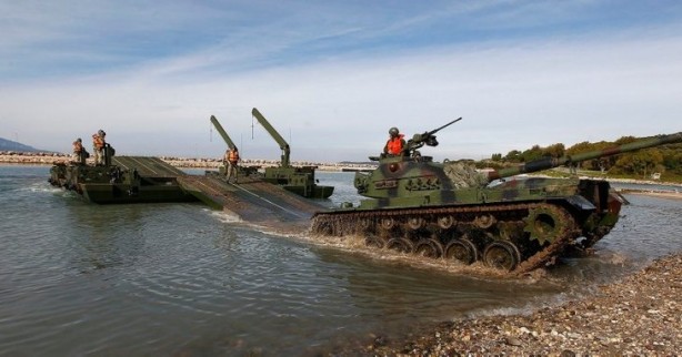 Foto - Türkiye'den büyük başarı! Suya indirildi