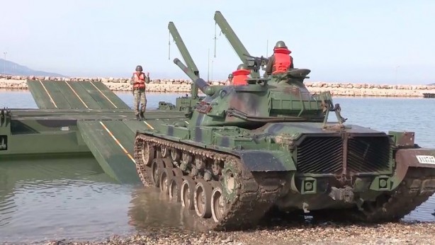 Foto - Türkiye'den büyük başarı! Suya indirildi