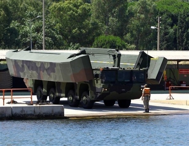 Foto - Türkiye'den büyük başarı! Suya indirildi