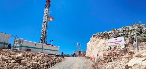 Foto - Türkiye’den büyük petrol hamlesi! Hem karada hem denizde 45 kulede aynı anda sondaj