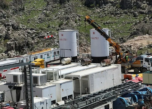 Foto - Türkiye’den büyük petrol hamlesi! Hem karada hem denizde 45 kulede aynı anda sondaj