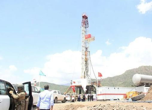 Foto - Türkiye’den büyük petrol hamlesi! Hem karada hem denizde 45 kulede aynı anda sondaj