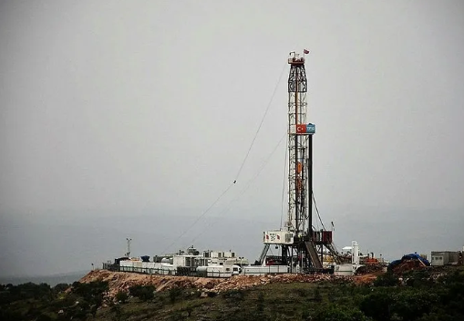 Foto - Türkiye’den büyük petrol hamlesi! Hem karada hem denizde 45 kulede aynı anda sondaj