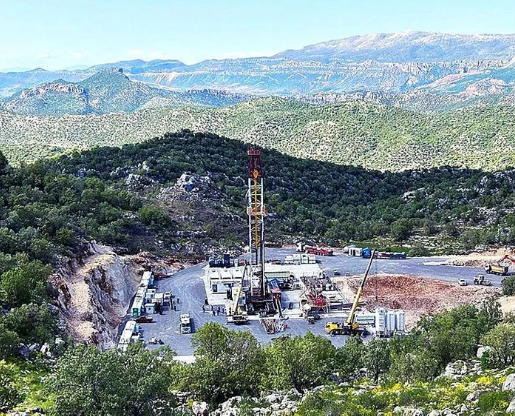 Foto - Türkiye’den büyük petrol hamlesi! Hem karada hem denizde 45 kulede aynı anda sondaj