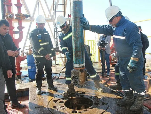 Foto - Türkiye’den büyük petrol hamlesi! Hem karada hem denizde 45 kulede aynı anda sondaj