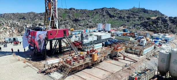 Foto - Türkiye’den büyük petrol hamlesi! Hem karada hem denizde 45 kulede aynı anda sondaj