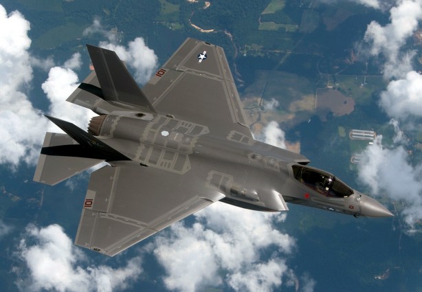 Foto - Türkiye'den çılgınlar gibi TB2 SİHA satın alan ülke tedirgin! Bu kez 32 adet savaş uçağı siparişi verdiler