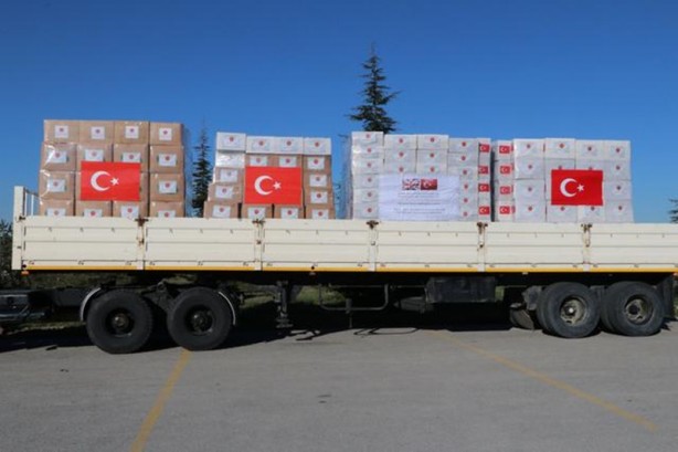 Foto - Türkiye'nin İngiltere'ye gönderdiği yardım uçağında dikkat çeken detay!