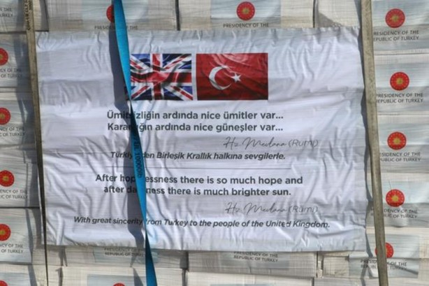 Foto - Türkiye'nin İngiltere'ye gönderdiği yardım uçağında dikkat çeken detay!